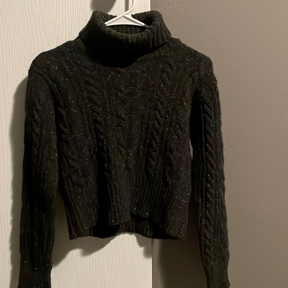 DKNY 100% wool cropped style charcoal gray sweater